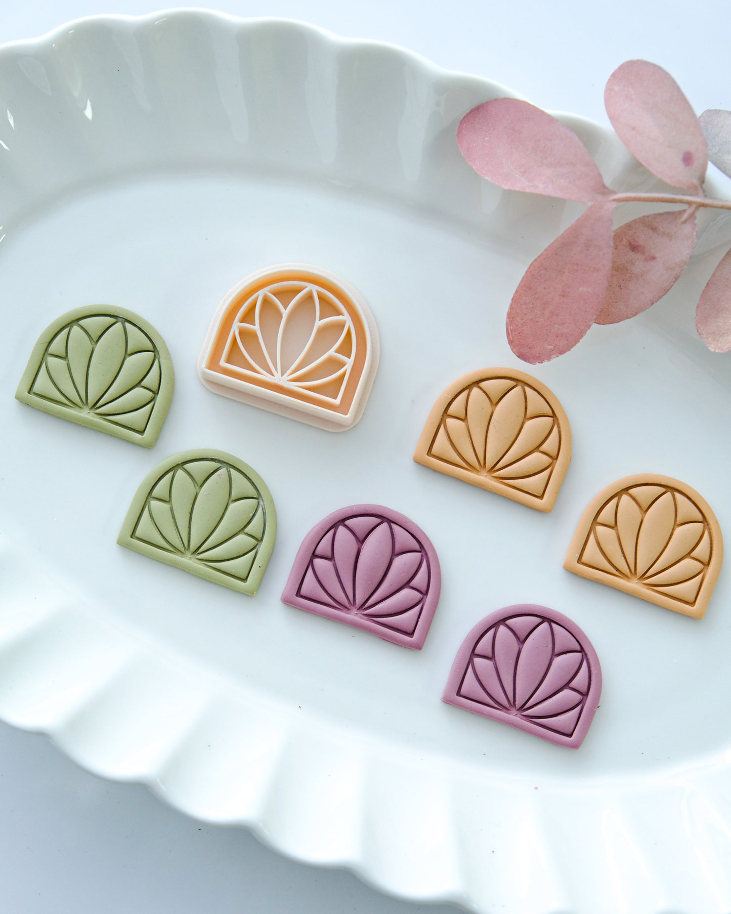 Embossing Lotus Arch Polymer Clay Cutter