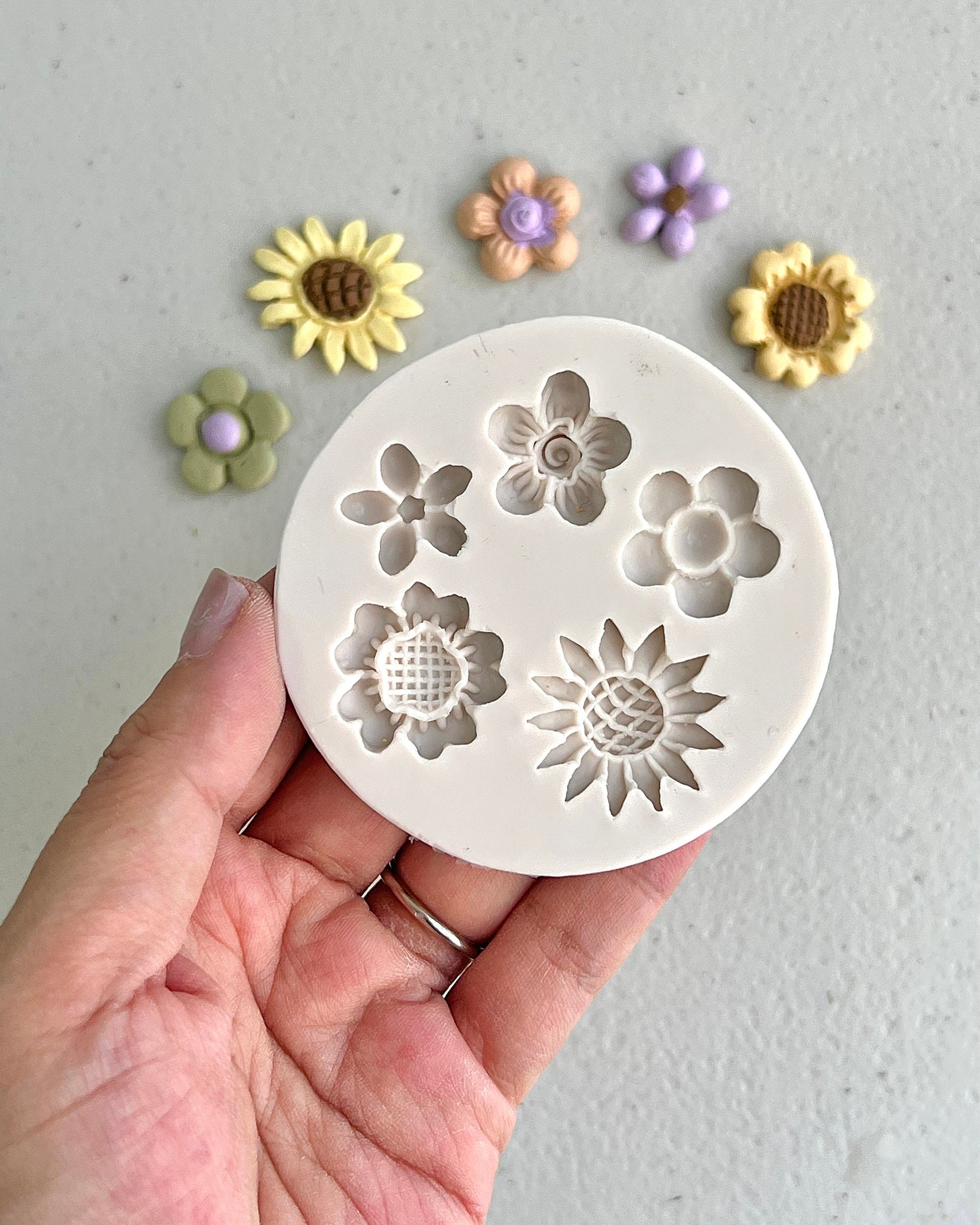 Tiny Flower Silicone Mold for Polymer Clay Earrings – RoseauxClayCo